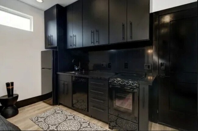 Building Photo - 4708 Marlborough Way