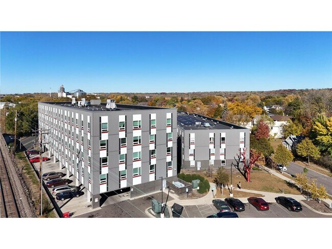 Building Photo - 2318 Jefferson St NE