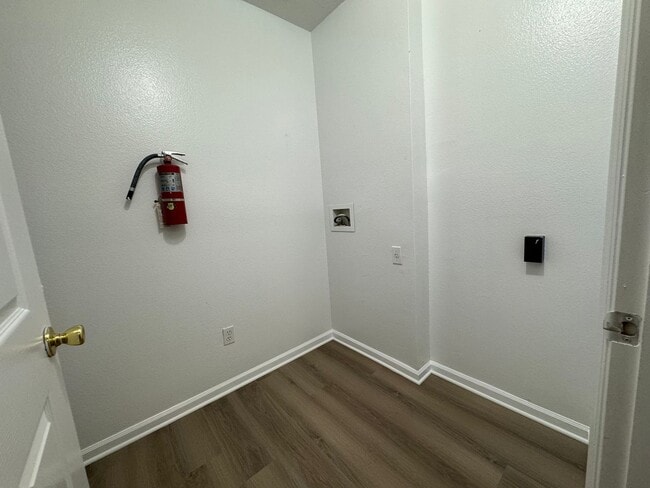 Building Photo - Charming 1-Bedroom Condo – 3rd Floor | Gat...