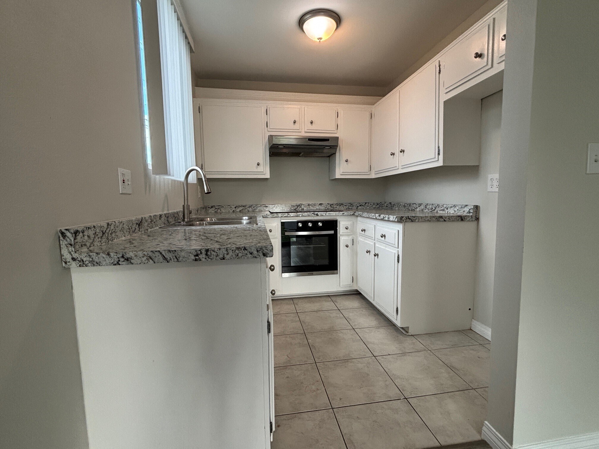 Building Photo - 5504 Fernhill Cir