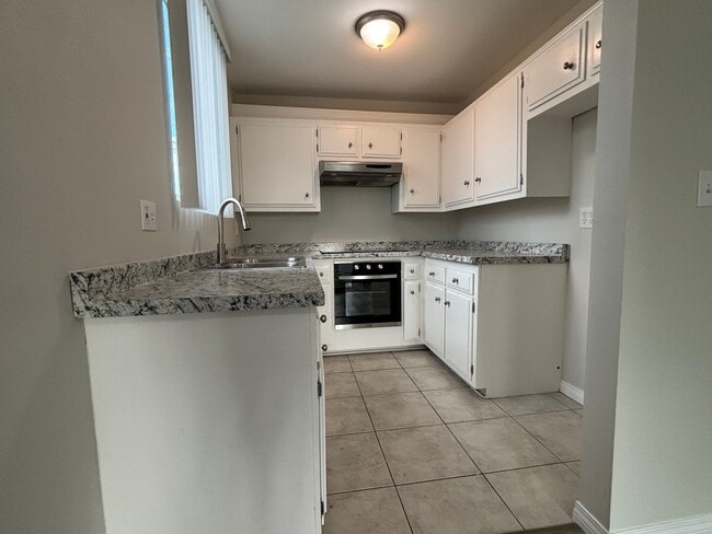 Building Photo - 5504 Fernhill Cir