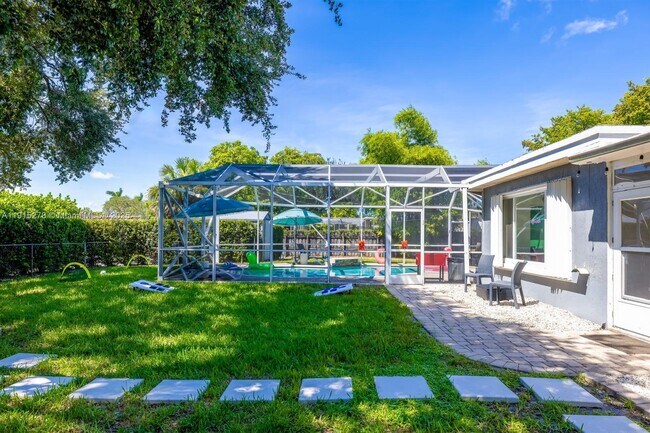 Building Photo - 312 N Luna Ct