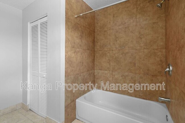 Building Photo - 3721 Henry Ave