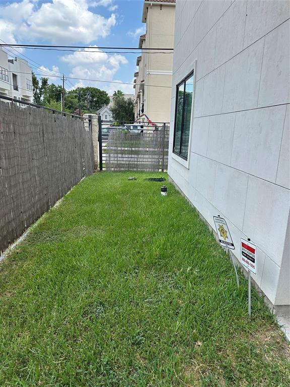 Building Photo - 5703 Maxie St
