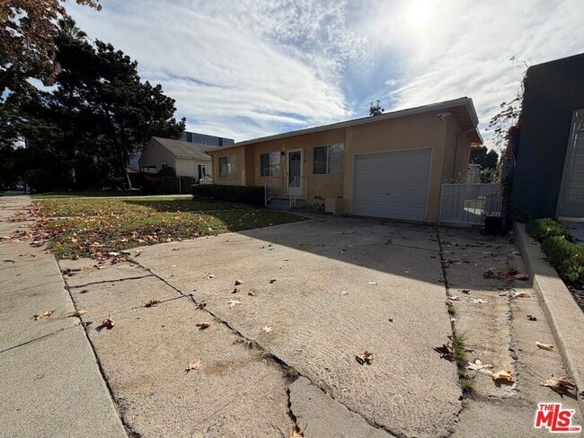 Building Photo - 2004 19th St