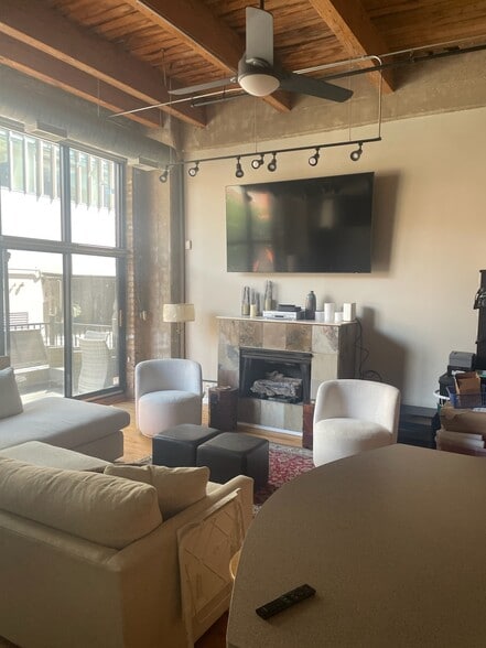 Building Photo - 215 N Aberdeen St