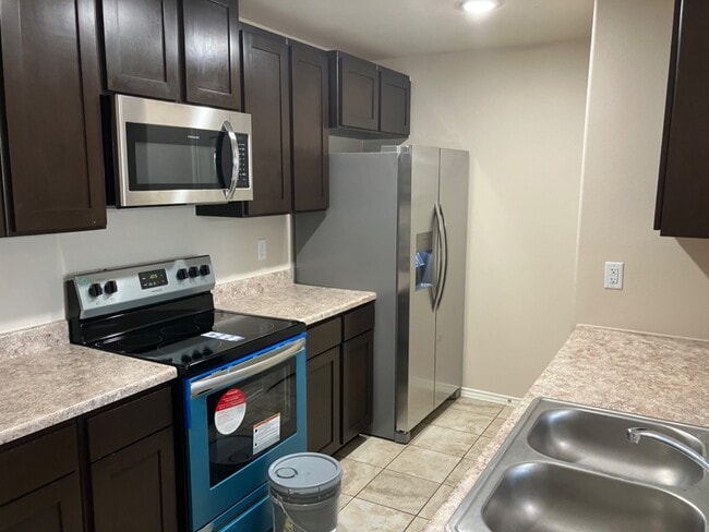 Building Photo - 5611 Montevista Dr