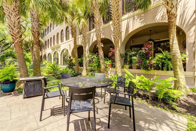 Building Photo - 2700 Albany St