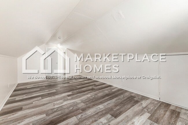 Building Photo - 23725 Lexington Ave