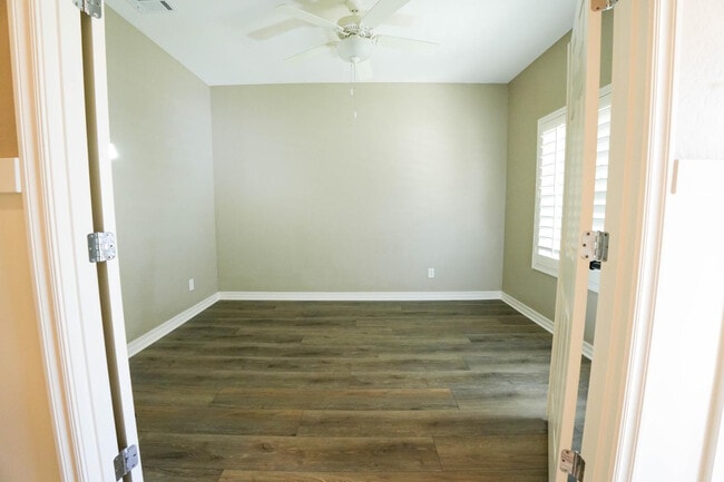 Building Photo - 884 W Whistling Thorn Ave