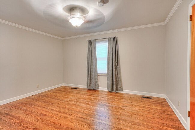 Building Photo - 517 Sunset Ave