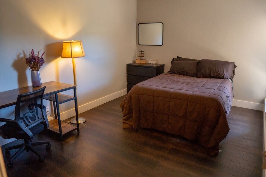 Building Photo - 430 N Civic Dr