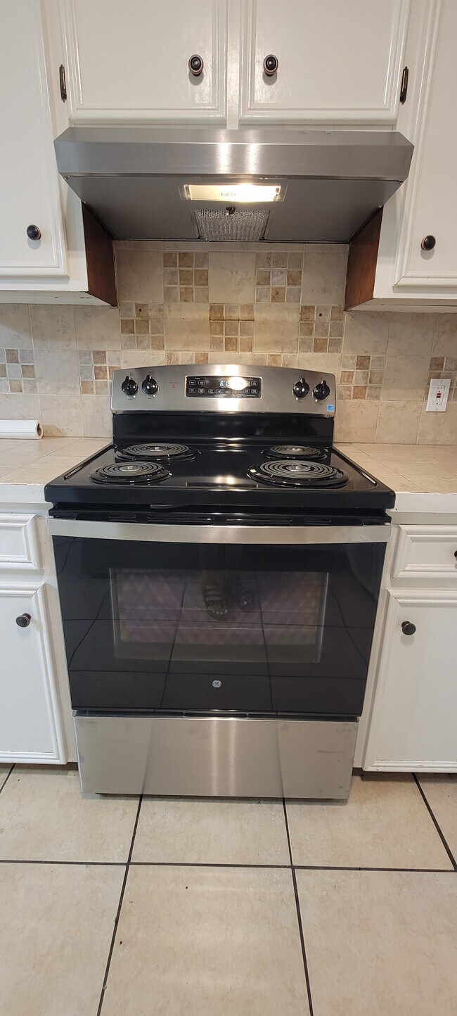 Building Photo - 5244 Larcade Dr