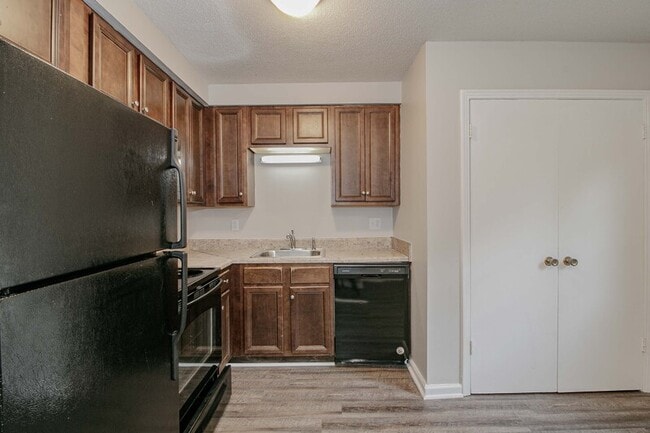Building Photo - 809-B Golfview Pl