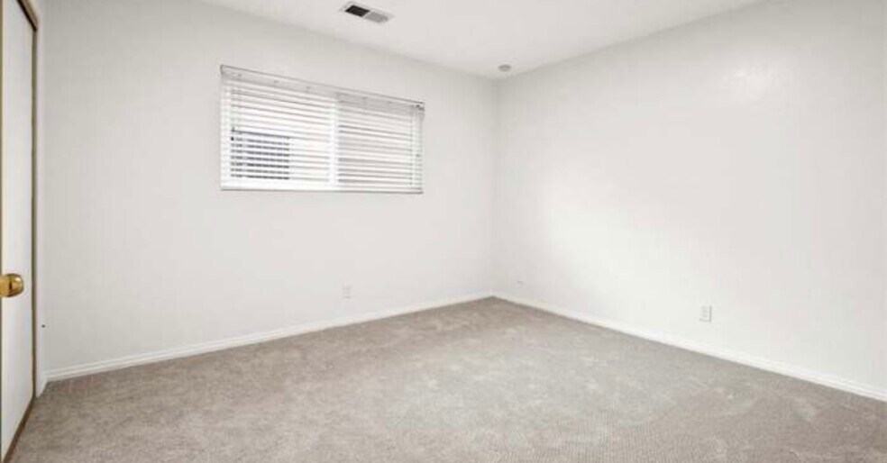 Building Photo - 4551 W Avenue L14