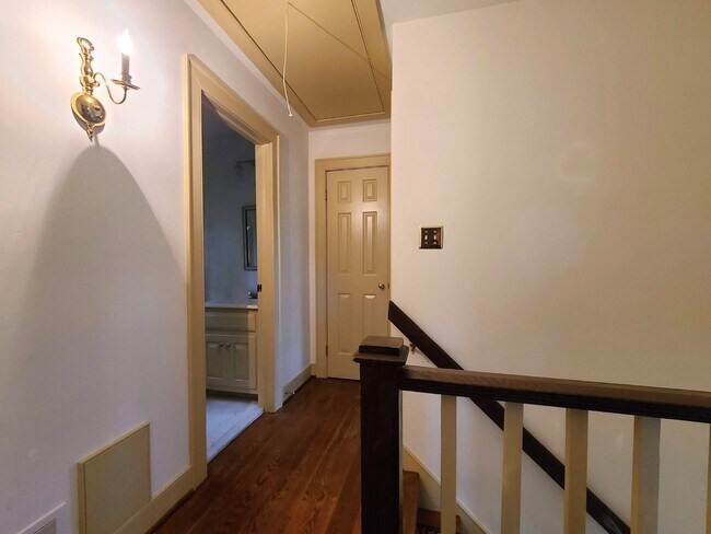Building Photo - 3 BR, 2.5 BA in Crown Grant