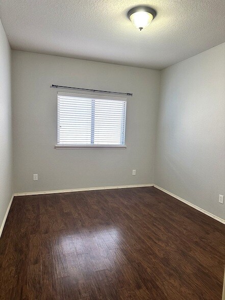 Building Photo - 5733 Pebble Ridge Dr