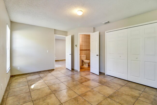 Building Photo - 521 Madrigal Ct