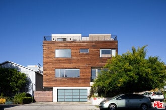 Building Photo - 140 S Hayworth Ave