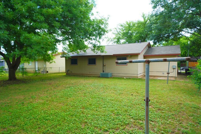 Building Photo - 221 Judith Ann Dr