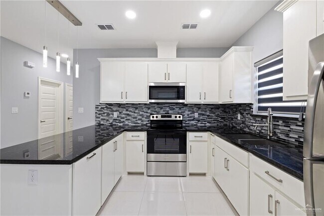 Building Photo - 27 Indian Creek Ave