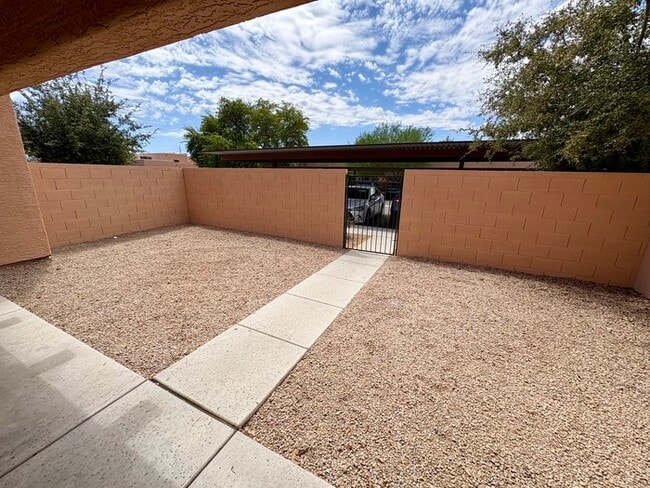 Building Photo - 8940 W Olive Ave