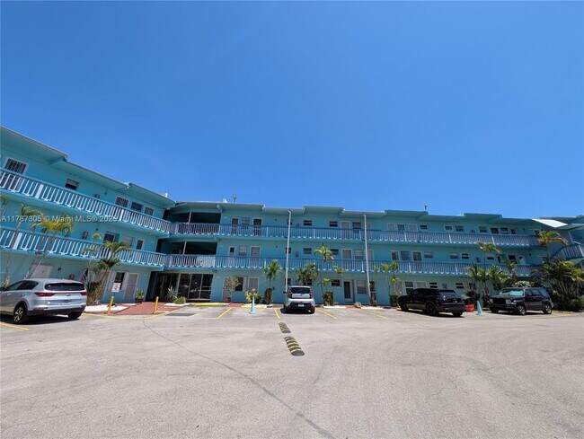 Building Photo - 1501 NE Miami Gardens Dr