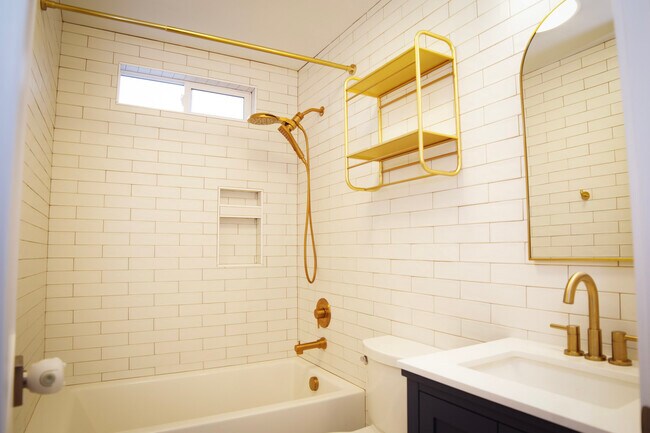 Building Photo - 4811 W Rose Hl St