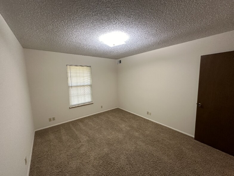 Building Photo - 606 Cumberland Dr