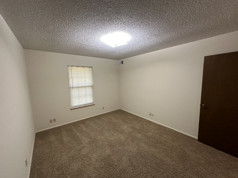 Building Photo - 624 Cumberland Dr