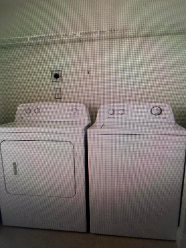 Building Photo - 8343 Lake Dr