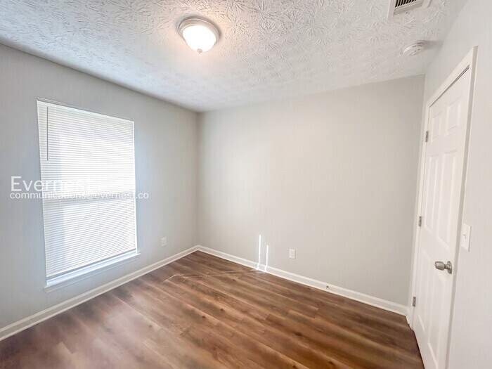 Building Photo - 2132 Briar Glen Ln SW