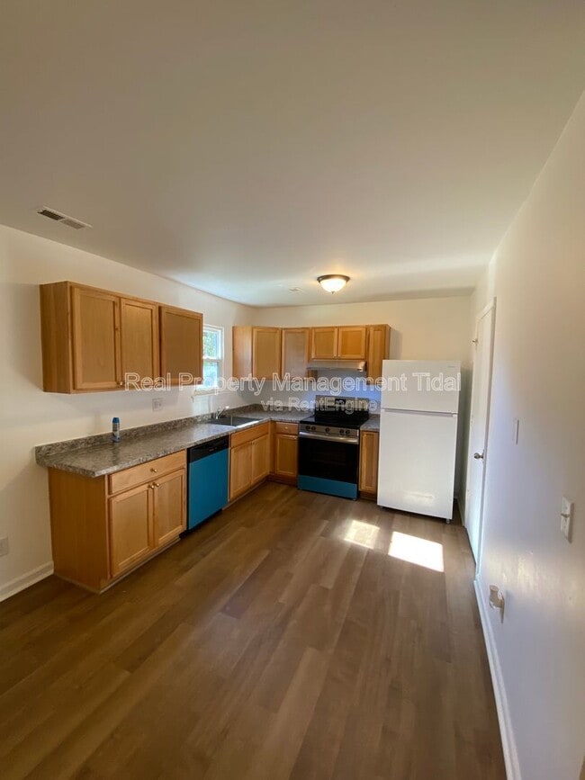 Building Photo - 726 19th St