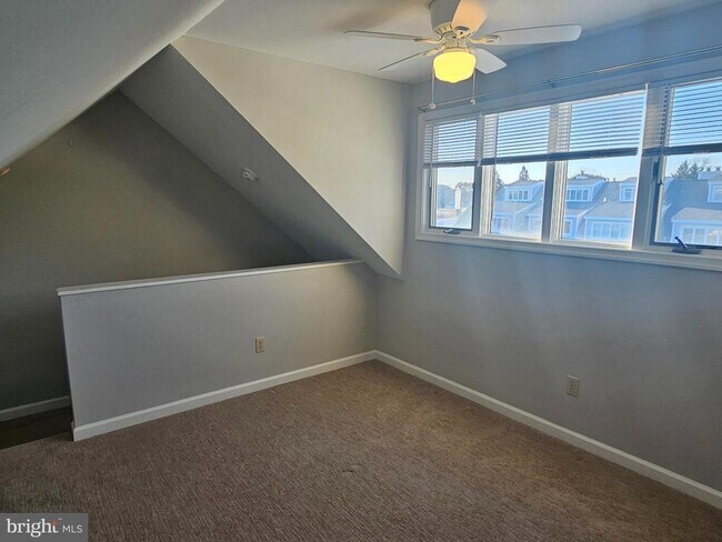 Building Photo - 19 Henlopen Gardens