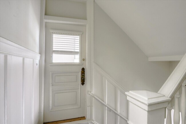 Building Photo - 1065 Montgomery St