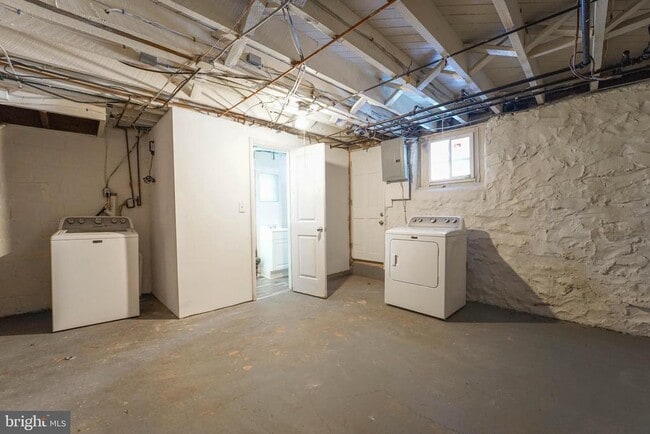 Building Photo - 809 Braeside Rd