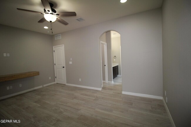 Building Photo - 509 Cedarwood Ave