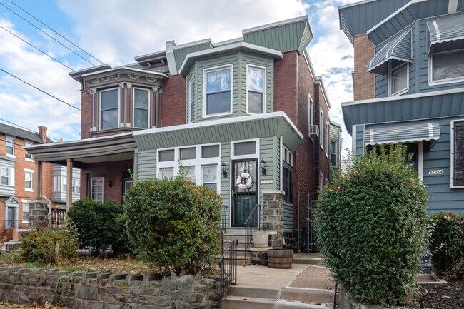 Building Photo - 5002 Chestnut St