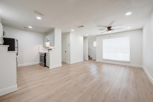 Building Photo - 805 W Chambers St