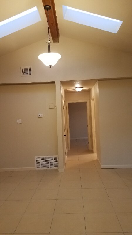 Building Photo - 422 Globe Ave