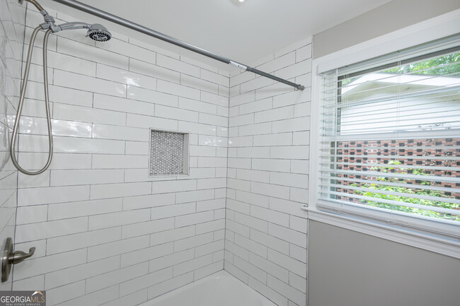 Building Photo - 2689 Collier Dr NW