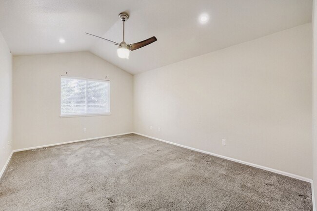 Building Photo - Evolve Real Estate: Meticulously Upgraded 4 Bed 3.5 bath Entertainers Dream - Available NOW!