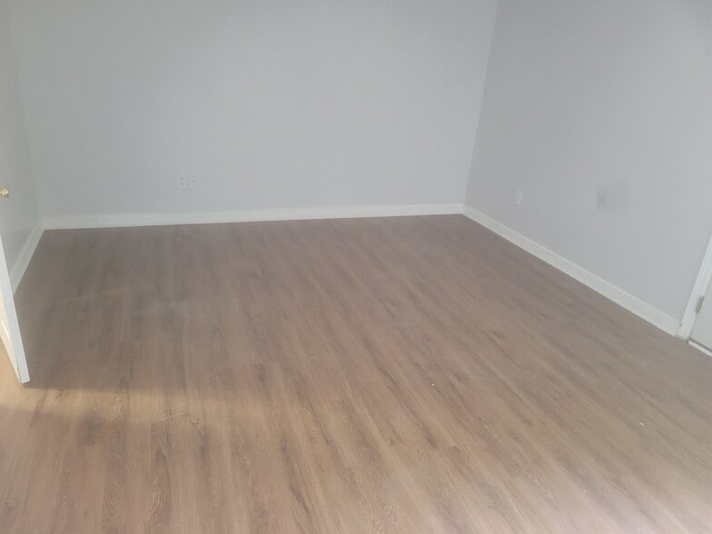 Building Photo - 3530 Parkwood Hills Ct