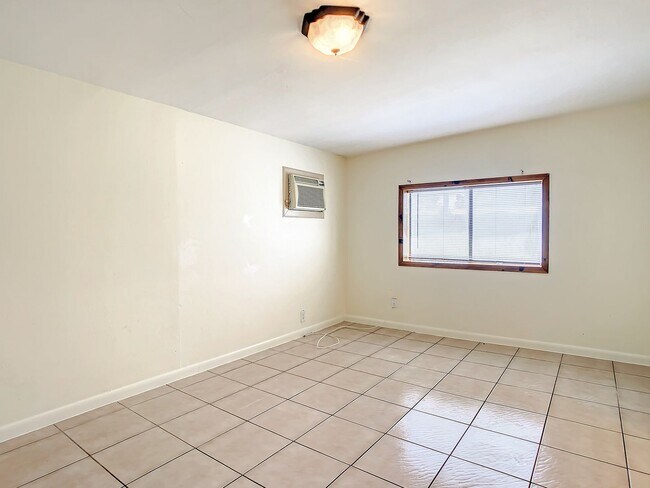 Building Photo - 4 Bedroom POOL Home in Largo