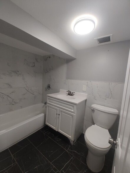 Building Photo - 179 New St