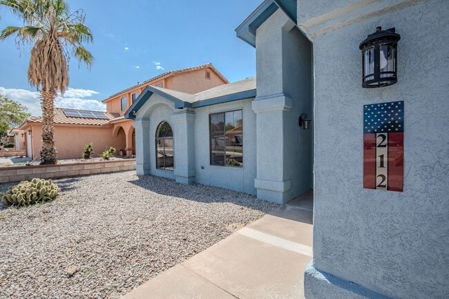 Building Photo - Conveniently located 3 Bedroom, 2 bath