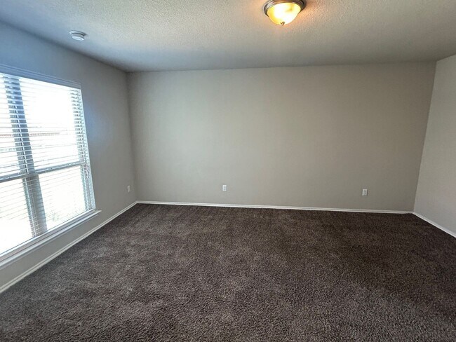 Building Photo - Newer Built 3 Bedroom Home