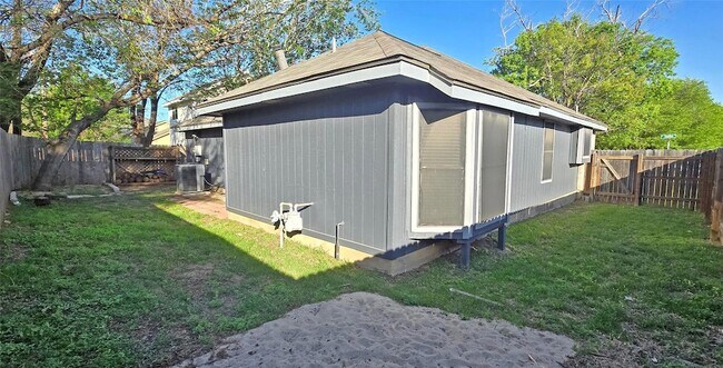 Building Photo - 2120 Zephyr Ln