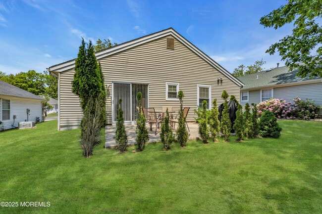Building Photo - 143 Pine Oak Blvd