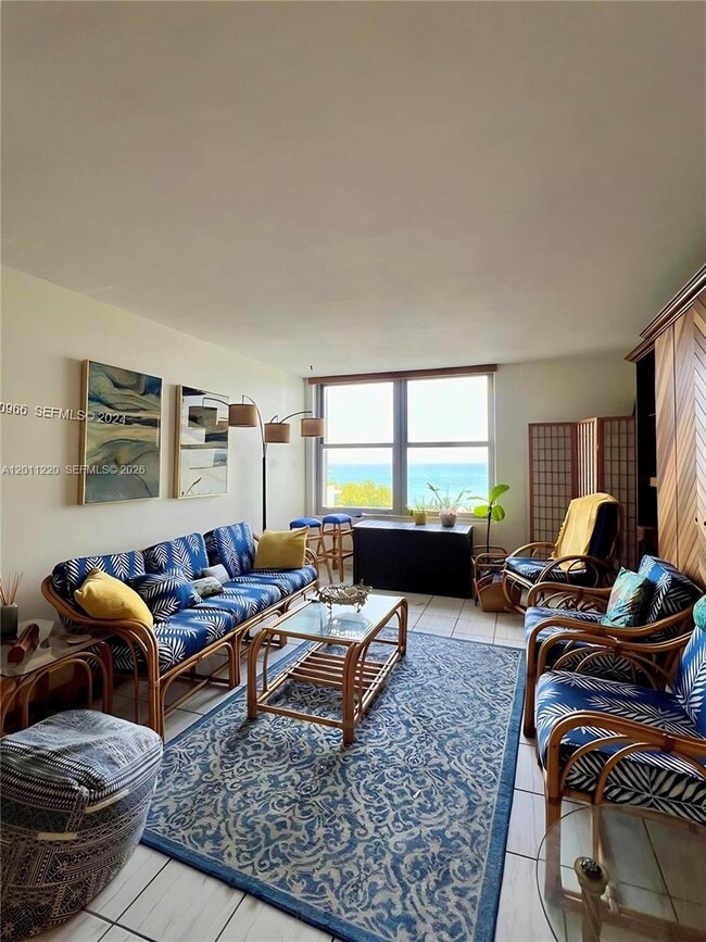 Building Photo - 2899 Collins Ave